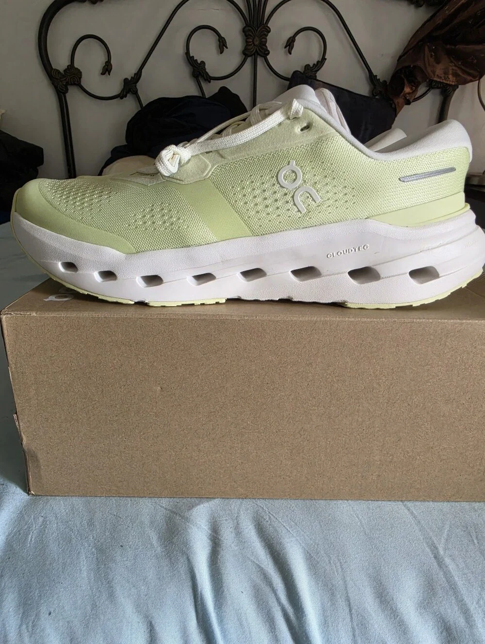 On Running FIRE! NIB! Cloudrunner 3 in Linen & Ivory. Sz 11. R2S!